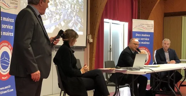 photo  fercé-sur-sarthe, samedi 25 novembre 2023. les maires ruraux ont pu échanger avec le préfet au sujet des zones d’accélération enr. sujet sensible dans les villages de notre campagne.  &copy;  le maine libre 