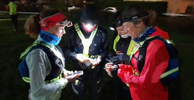 photo  jéromine, titite, kathleen et enzo, venus du loir-et-cher, se préparent à défier la nuit.  &copy;  ouest-france 