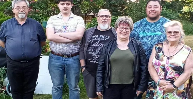 photo  les membres d’acaib préparent activement le marché de noël du vendredi 1er décembre.  &copy;  le maine libre 