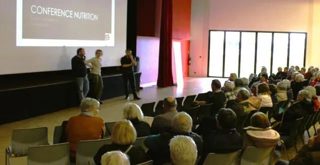 photo  à la belinoise, 150 retraités ont écouté les conseils de florent hubert, de l’association du pain sur la planche.  &copy;  ouest-france 