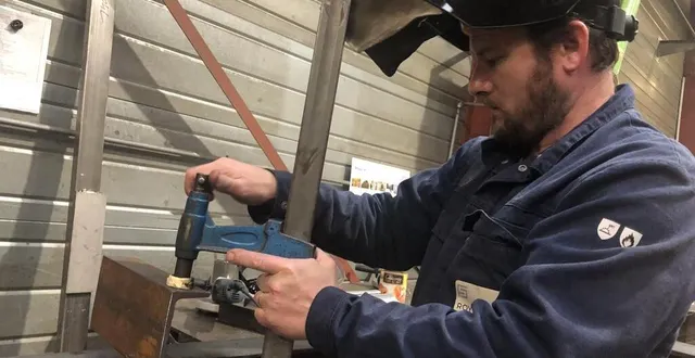 photo  nicolas rollet bénéficie depuis début novembre de l’afest : il est à la fois formé et travaille tous les jours au sein de l’entreprise. si la formation se déroule bien, il sera embauché le 25 janvier.  &copy;  ouest-france 