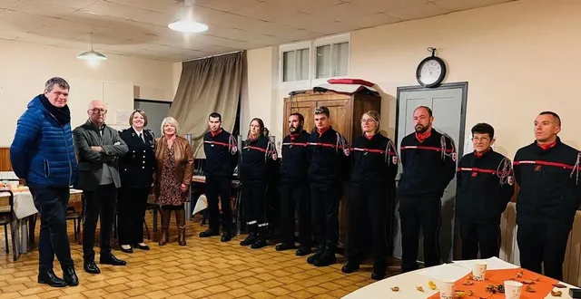 photo  une partie de l’effectif avec les élus.  &copy;  ouest-france 