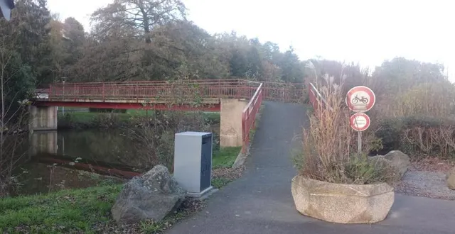 photo  le conseil municipal organise une réunion publique, jeudi, afin d’évoquer la construction et la rénovation de passerelles sur la vègre, comme ici celle des pré-marais.  &copy;  ouest-france 