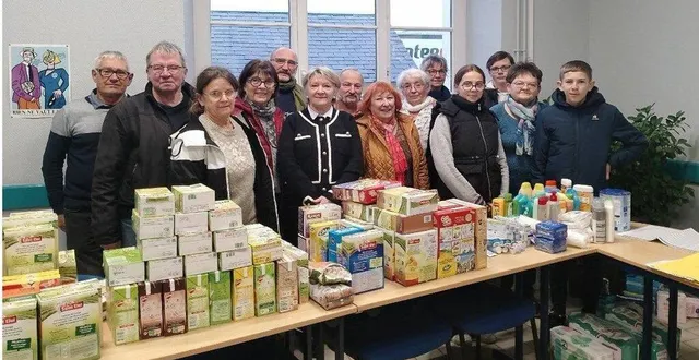 photo  une quinzaine de bénévoles était à la pesée lundi matin, dont trois élèves du lycée les horizons en formation d’aide à la personne.  &copy;  ouest-france 