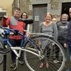 photo  l’équipe du secours catholique à athis-val-de-rouvre (orne), répare gratuitement des vélos. 
