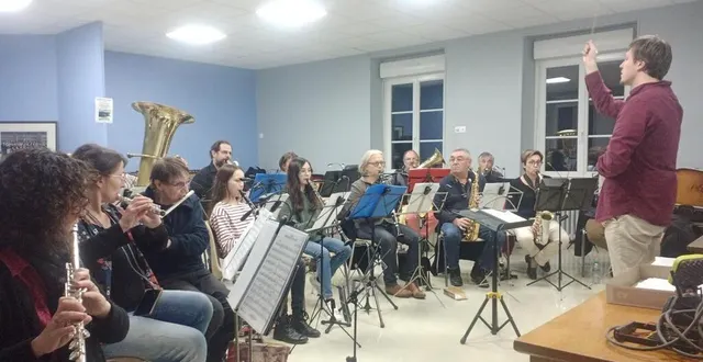 photo  l’orchestre de la vègre en répétition, novembre 2023 à loué  &copy;  ouest-france 