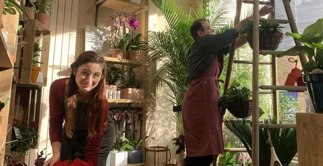 photo  lucie et yohann sont les deux vendeurs de la boutique « silence, ça pousse », à angers.  &copy;  ouest-france 