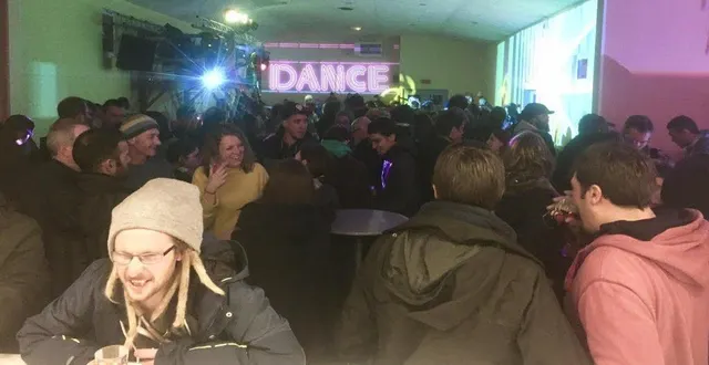 photo  la fête est annoncée à la salle des fêtes.  &copy;  jérôme létard 