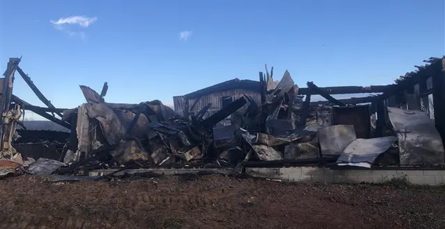 photo  il ne reste rien de la ferme des manets, détruite par un incendie mercredi soir.  &copy;  ouest-france 
