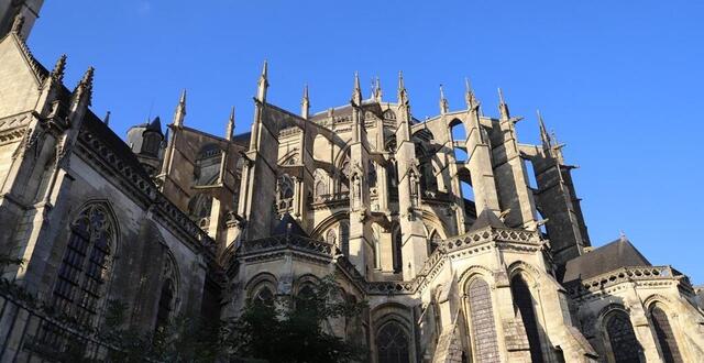 photo  la cathédrale du mans (sarthe) a remporté le concours de la plus belle cathédrale de france. 