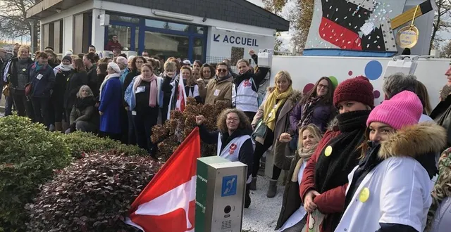 photo  entre 100 et 200 salariés ont tenu le piquet de grève, ce jeudi 30 novembre 2023, devant l’epsm.  &copy;  ouest-france 