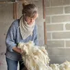 photo hannah wenger, 36 ans, est lainière teinturière à l’atelier la filière basé à caligny, dans l’orne.