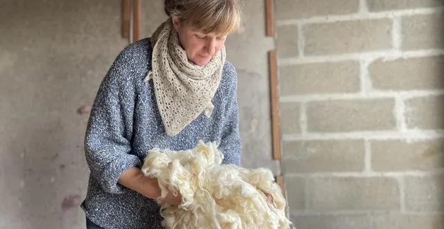 photo  hannah wenger, 36 ans, est lainière teinturière à l’atelier la filière basé à caligny, dans l’orne.  &copy;  ouest-france 