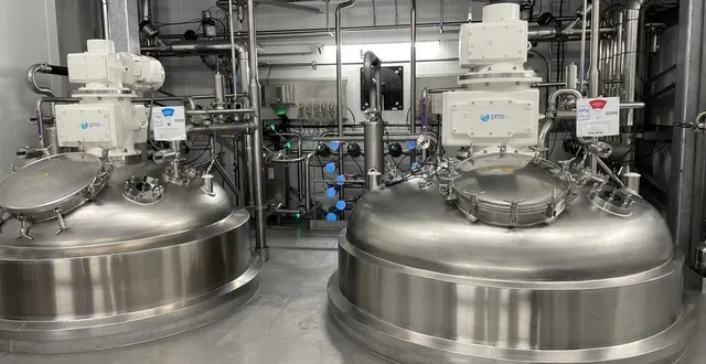 photo  l’entreprise roval cosmétiques de flers (orne) a investi plusieurs millions d’euros dans ces cuves sur-mesure de 10 et 7 t.  &copy;  ouest-france 