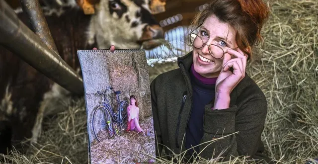 photo  solène chevallier espère valoriser la place des femmes dans le milieu agricole grâce à ses photos à l’une du calendrier « belles des prés » 2024.  &copy;  photo le maine libre – denis lambert 