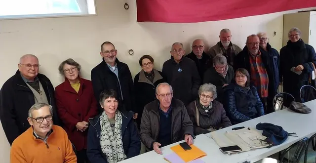 photo  les participants à l’assemblée générale de l’association pour la restauration de l’église notre-dame à la ferté-macé (orne).  &copy;  ouest-france 