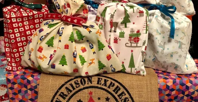 photo  pour un noël plus durable, il est possible d’emballer ses cadeaux avec du tissu.  &copy;  photo le maine libre 