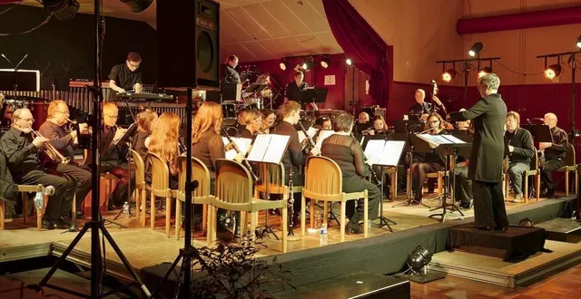 photo  l’ensemble crescendo lors de la sainte-cécile en 2022 à la salle jean-drouet, à parcé-sur-sarthe.  &copy;  jacques reau / adp72 