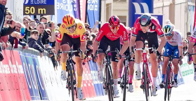 photo  l’arrivée du pays de la loire tour au mans, en 2023.  &copy;  dominique breugnot 