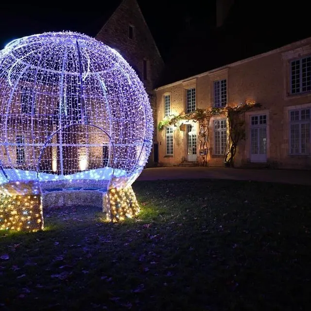 photo entre décembre 2022 et janvier 2023, près de 44 000 personnes avaient déambulés autour de l’abbaye illuminée.  ©  conseil départemental de la sarthe