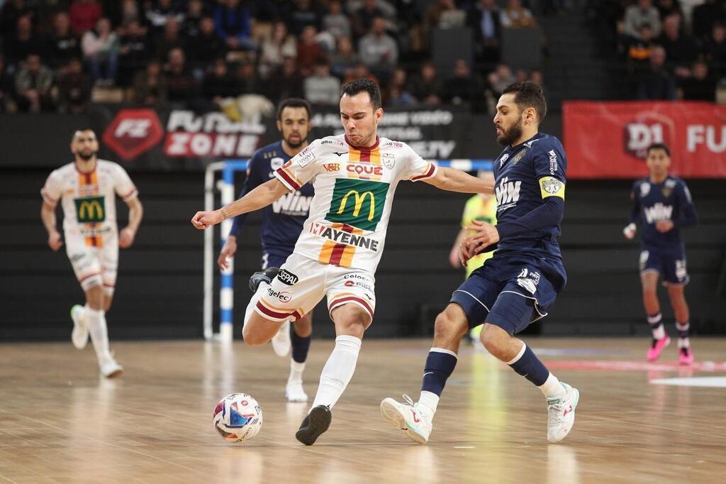 Futsal Manolo Moya Se Défend LÉtoile Lavalloise Est Dattaque