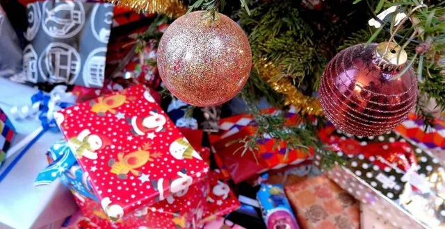 photo  ce dimanche 3 décembre 2023, le lude accueille son traditionnel marché de noël, à l’espace ronsard et sur une partie du champ-de-foire.  &copy;  archives ouest-france 