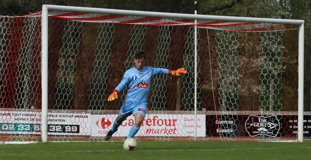 photo  cyprien bertrand (gardien de but du fc flers)  &copy;  ouest-france 