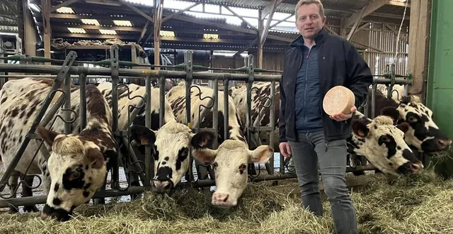 photo  olivier lebert, installé avec jérôme calmet, produit du refrain depuis 2012 dans la ferme le pis qui chante, à villaines-sous-lucé, en sarthe.  &copy;  yanne boloh 