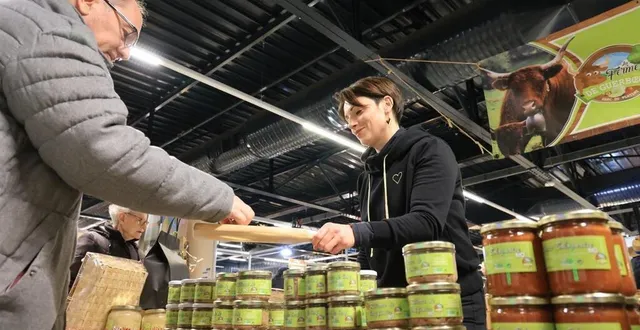 photo  parmi les merveilles insoupçonnées que propose le salon, il y a la charcuterie au bœuf de race salers, produite en sarthe, par la ferme de guerbœuf, de villaines-sous-lucé.  &copy;  ouest-france 