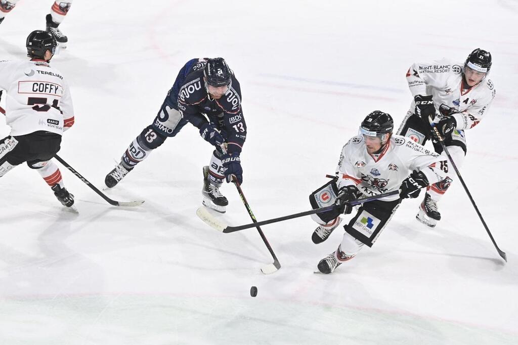 Hockey sur glace et tournoi de balai-ballon à Chamonix