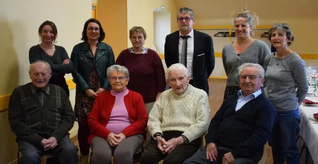 photo  au repas du ccas, quatre personnes arboraient 92 ans, voire presque 93 : jean greffier, gilbert bruneau, marguerite cottier et andré ballé  &copy;  ouest-france 