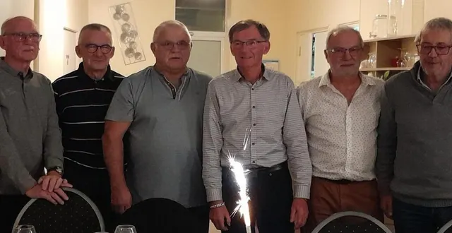 photo  daniel dubreton (à gauche), jean-yves uzu, jean-luc paquier, michel bazoge, philippe péan et max passelaigue, ont tous été présidents du club cyclo durant ces quarante années d’existence.  &copy;  ouest-france 