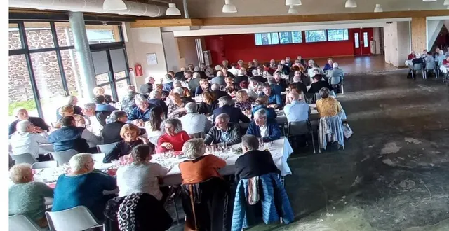 photo  presque deux cents seniors ont participé au repas et ont ensuite gagné la piste de danse une grande partie de l’après-midi.  &copy;  ouest-france 