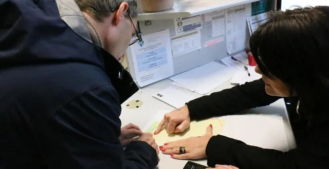 photo  les secrétaires de mairie sont environ 290 dans la sarthe. il en manque une trentaine.  &copy;  ouest-france 