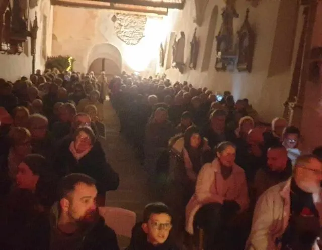photo il n’y avait une seule place de libre dans la petite église du village.  ©  ouest-france