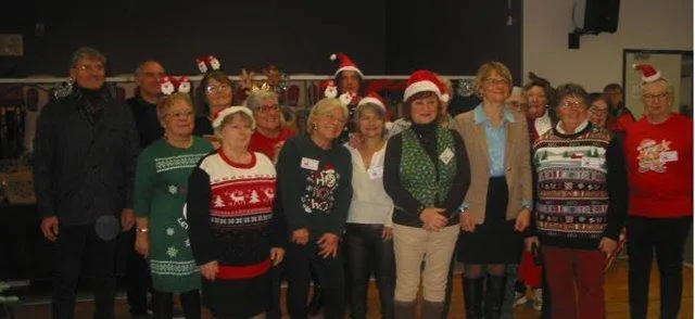 photo  visiteurs et organisateurs en fin de matinée.  &copy;  ouest-france 