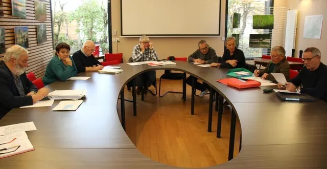 photo  les membres de l’association de pêche de l’étang du chédouet réunis pour l’assemblée générale.   &copy;  le maine libre 