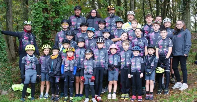 photo  samuel radigue (au deuxième rang, à gauche), président et organisateur des 24 h vtt depuis cinq années, ici, avec les sportifs du vélo-club belinois.  &copy;  ouest-france 
