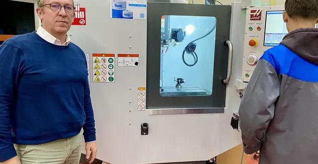 photo  laurent bouscaud, directeur des formations au lycée polyvalent, est à l’origine de l’implantation de la machine.   &copy;  le maine libre 