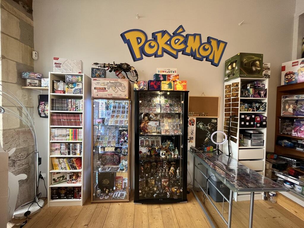 Pika Plasma, boutique consacrée à l'univers des cartes Pokémon et de la  culture Geek, vient 