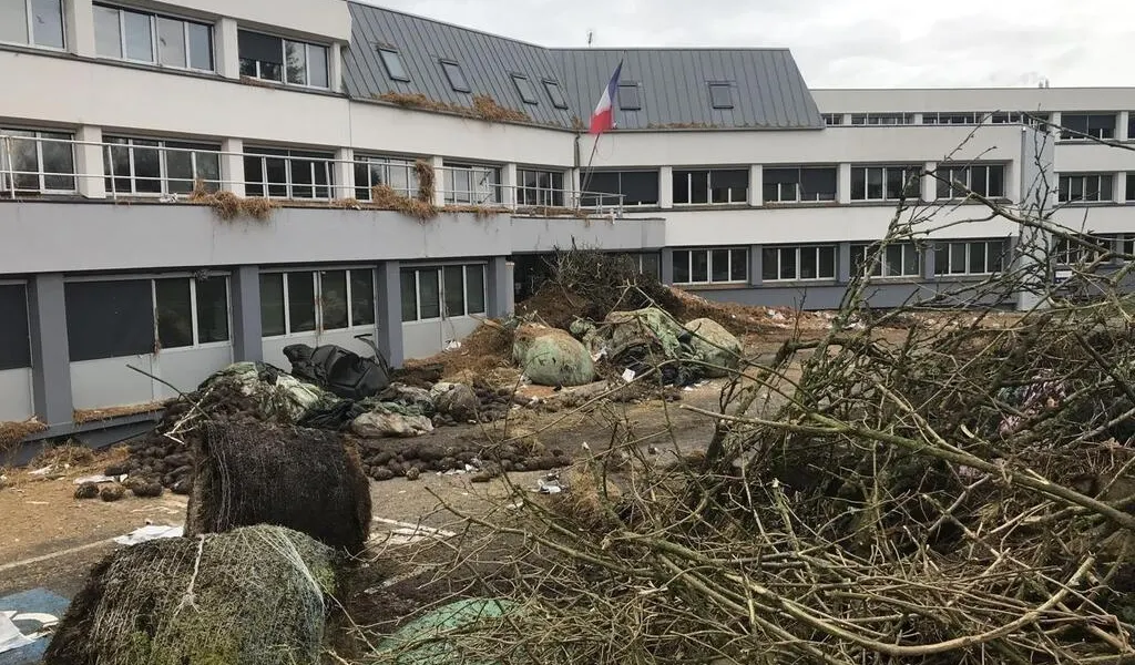 EN IMAGES. Le « ras-le-bol » d’agriculteurs en Finistère : des actions ...