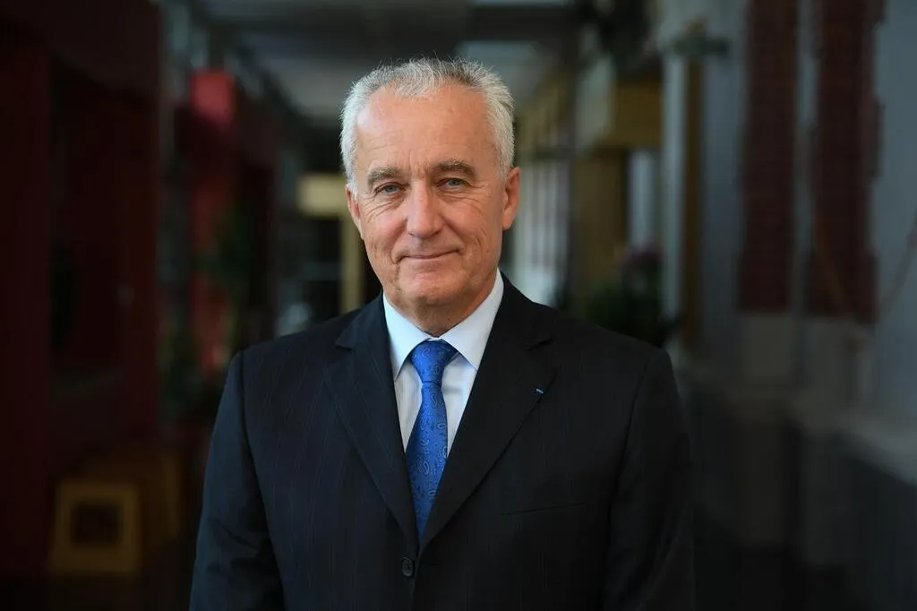 Bernard Henry : « Un coût social trop important » - Angers.maville