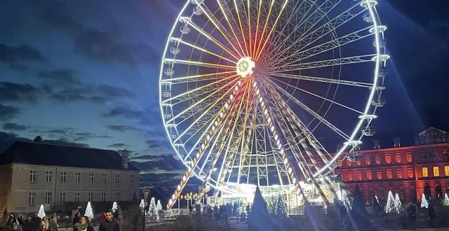 photo  ouest-france vous propose un petit tour d’horizon des animations de noël. ici, la grande roue de caen installée devant l’hôtel de ville.  &copy;  archives ouest-france 