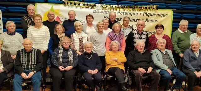 photo  les membres des bureaux de 1998 à 2023 qui sont toujours adhérents au club.  &copy;  le maine libre 