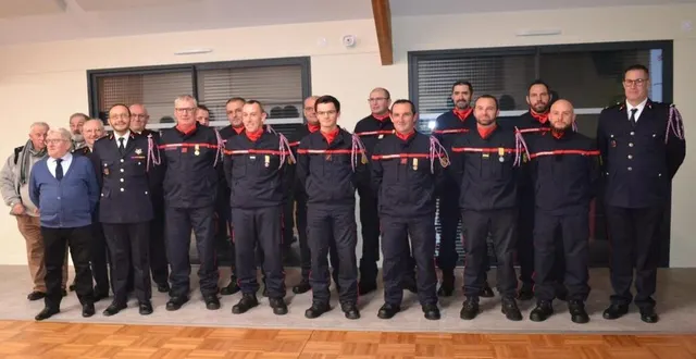 photo  les pompiers volontaires du cis et anciens sapeurs.  &copy;  le maine libre 