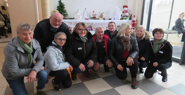photo  l’équipe de bénévoles du comité des fêtes avec brigitte blanchet, présidente du comité des fêtes (à droite sur la photo).  &copy;  le maine libre 