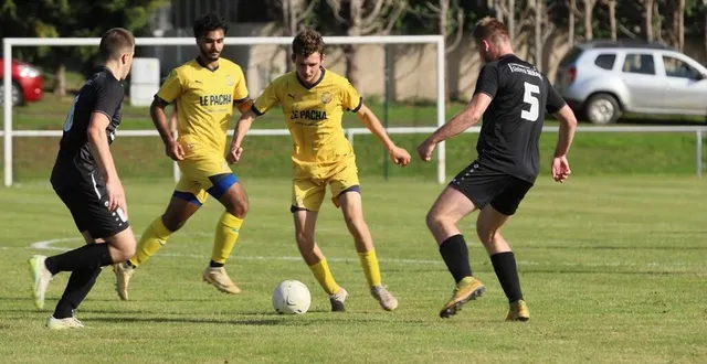 photo  les aiglons de walid el hasnaoui et paul liagre (maillots jaunes) reçoivent les léopards de saint-georges leader du championnat.  &copy;  ouest-france 