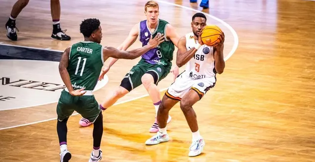 photo  tyran de lattibeaudiere, contre malaga, le 22 novembre, à antarès.  &copy;  photo : dominique breugnot 