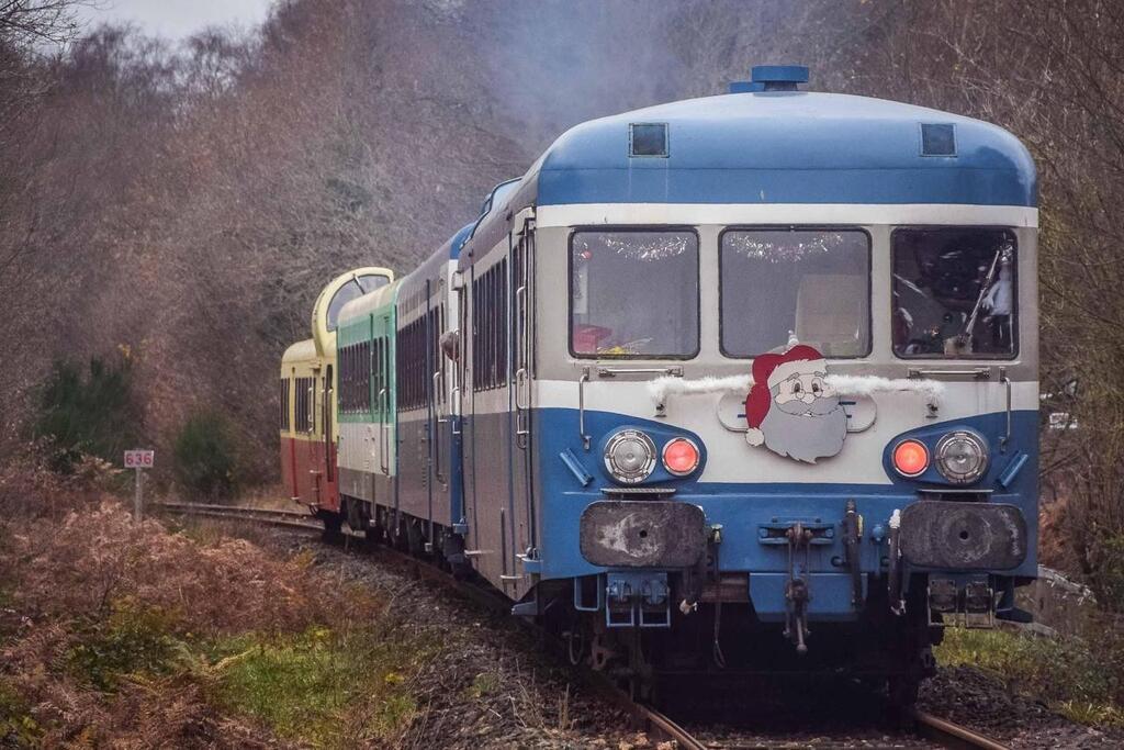 « Il montera en cours de route » le 1er train du Père Noël prend le