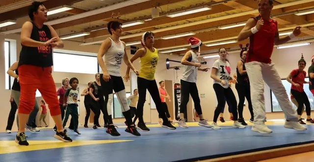 photo  guillaume foucher de zumba’titude à la manœuvre sur le zumbathon dans le dojo de la salle henri-bonnet.  &copy;  ouest-france 